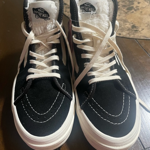 Vans - Picture 2 of 7